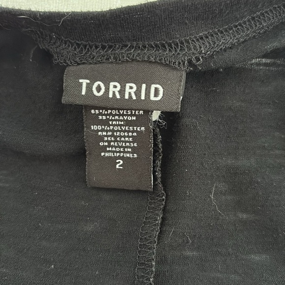 Torrid Black Short Sleeve Tee. Tiers in Front/Back w/Textured Dots. Size 2=18/20 - Picture 5 of 8